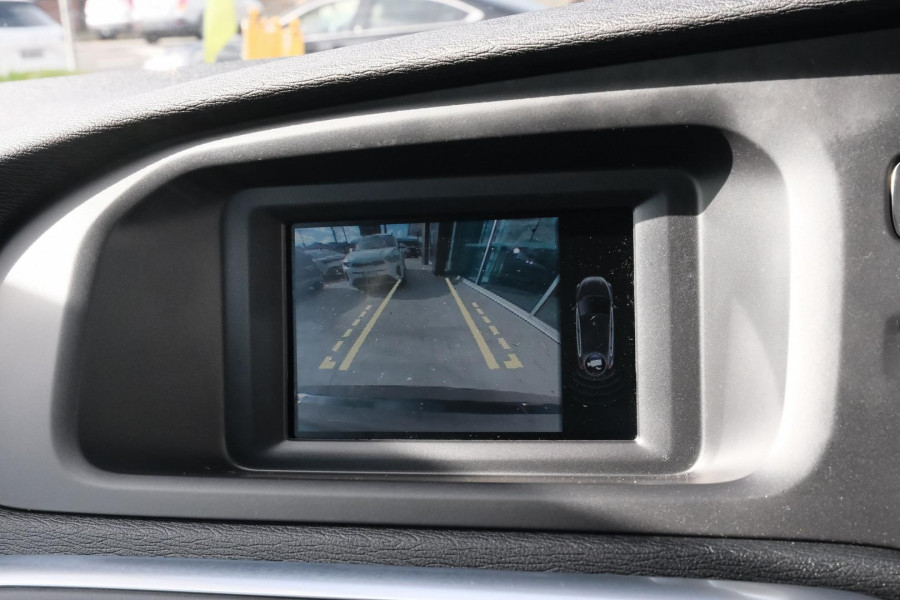 2015 MY16 Volvo V40 M Series T3 Kinetic Hatch Image 7