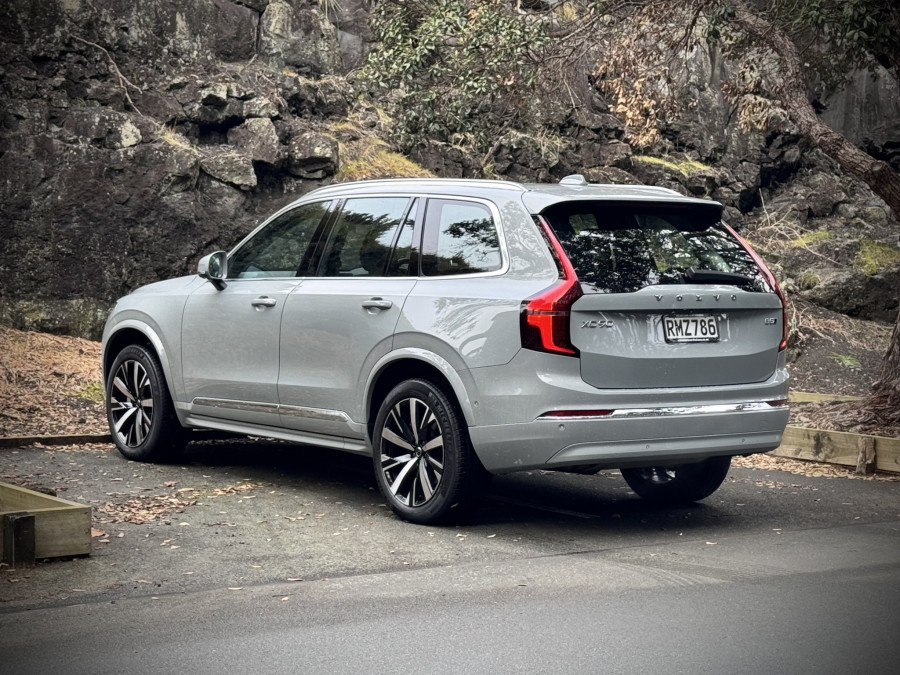 2025 Volvo XC90 L Series B5 AWD Plus SUV Image 6