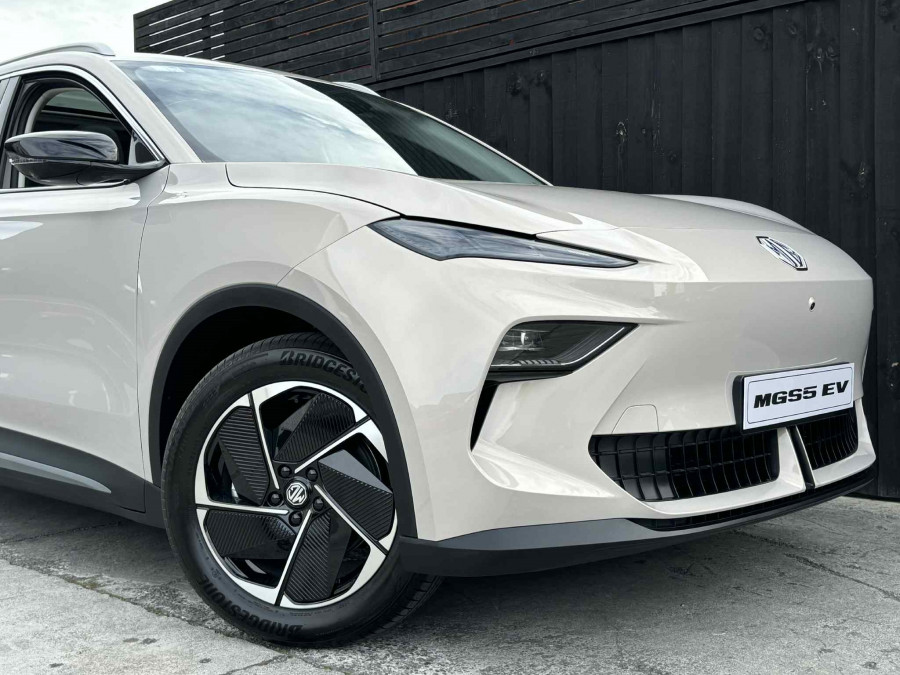 2026 MY25 MG MGS5 EV ZS3EM Essence 62 SUV Image 4