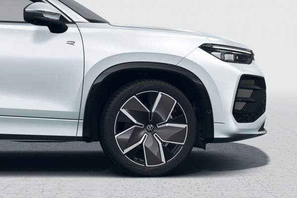 2025 MY26 Volkswagen Tayron R4 195TSI R-Line SUV Image 5