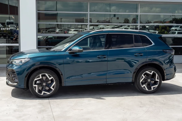 2026 Volkswagen Tiguan CT 150TSI R-Line SUV Image 3