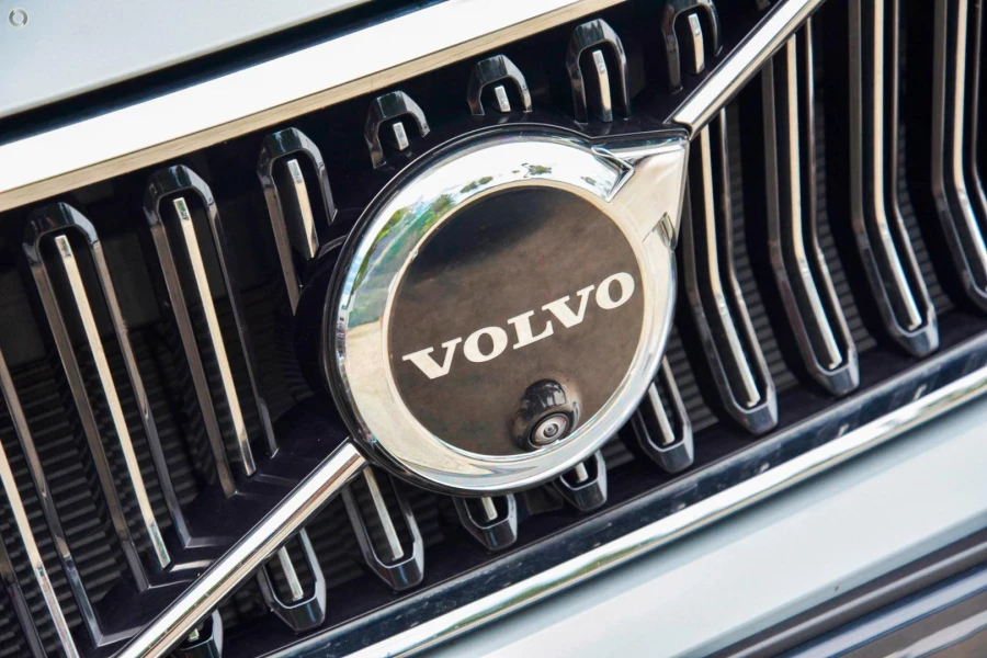 2025 MY26 Volvo XC40 XZ Ultra B4 Bright SUV Image 10