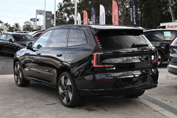 2026 Volvo EX90  Ultra Twin Motor Performance SUV Image 5