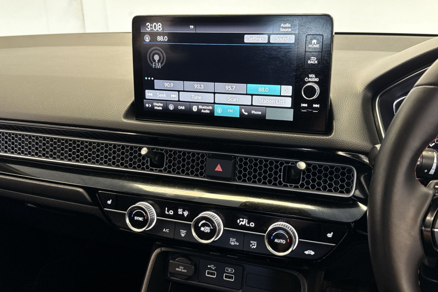 2022 Honda Civic 11th Gen VTi LX Hatch Image 6