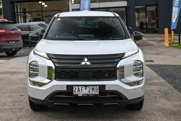 2024 Mitsubishi Outlander ZM Black Edition SUV Image 2