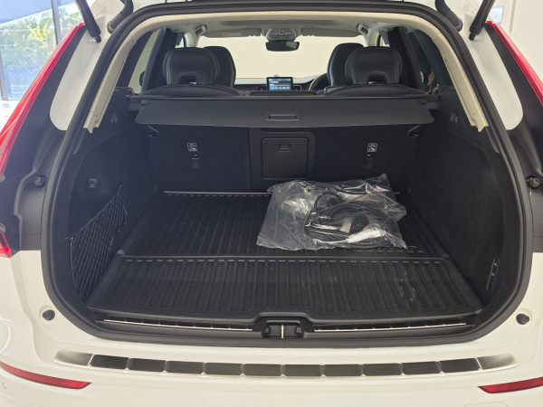 2025 MY26 Volvo XC60 UZ Ultra T8 Plug-in Hybrid Dark SUV image 23