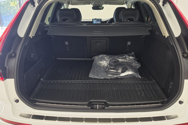 2025 MY26 Volvo XC60 UZ Ultra T8 Plug-in Hybrid Dark SUV Image 23