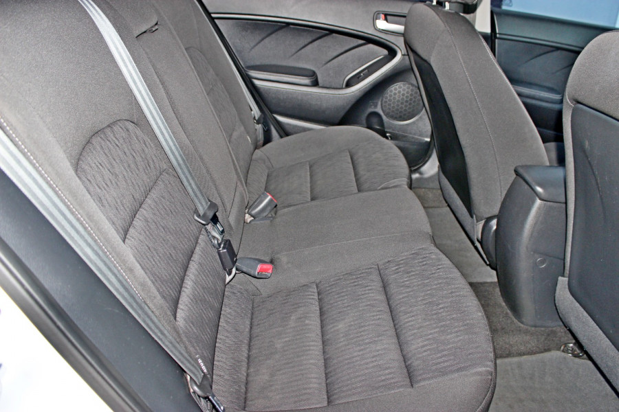 2015 Kia Cerato YD S Hatch Image 9