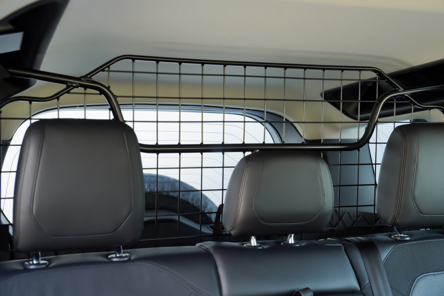 2020 Land Rover Defender L663 SE Wagon Image 16
