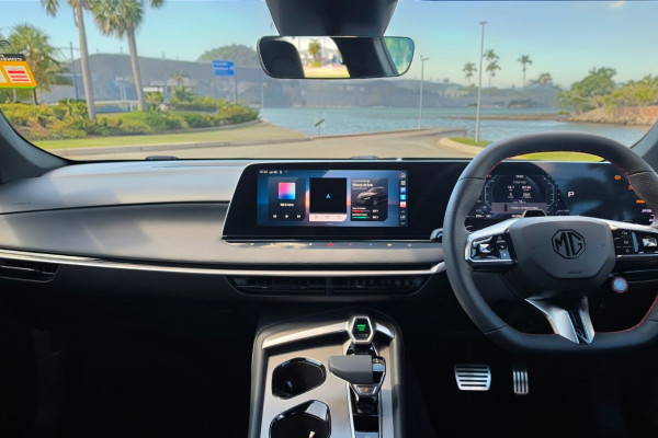 2025 MG MG7  Essence Sedan Image 2