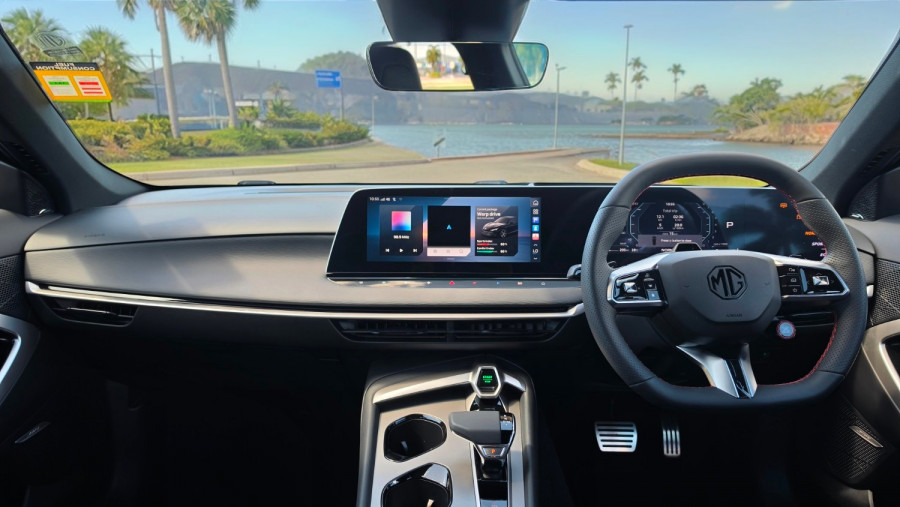 2025 MG MG7  Essence Sedan Image 2