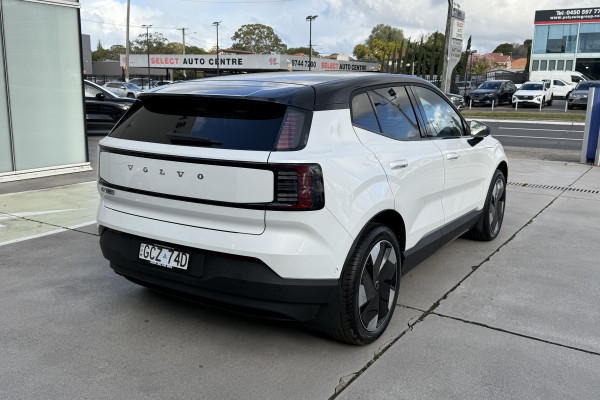 2026 Volvo EX30  Single Motor Extended Range Ultra SUV Image 4