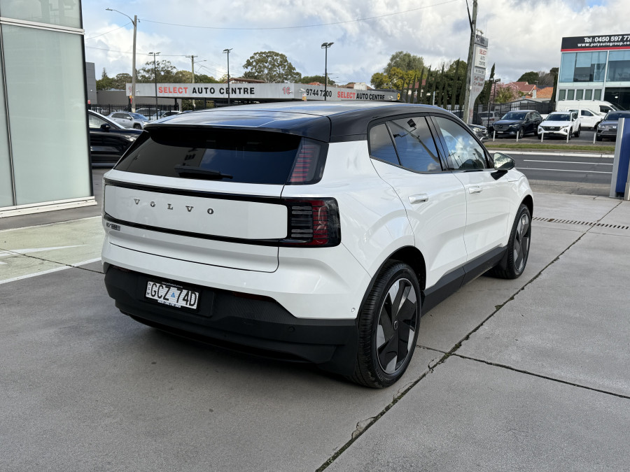 2026 Volvo EX30  Single Motor Extended Range Ultra SUV Image 4