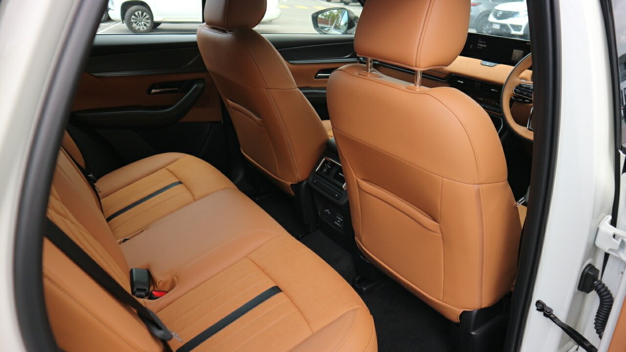 2024 Mazda CX-60 KH D50e Azami SUV Image 17