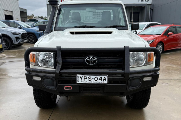 2017 Toyota LandCruiser VDJ76R GXL Cab Chassis Image 2