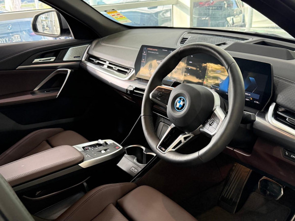 2024 BMW iX2 U10 eDrive20 M Sport SUV image 4