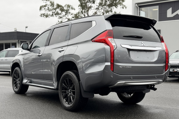 2019 Mitsubishi Pajero Sport QE Black Edition SUV Image 9