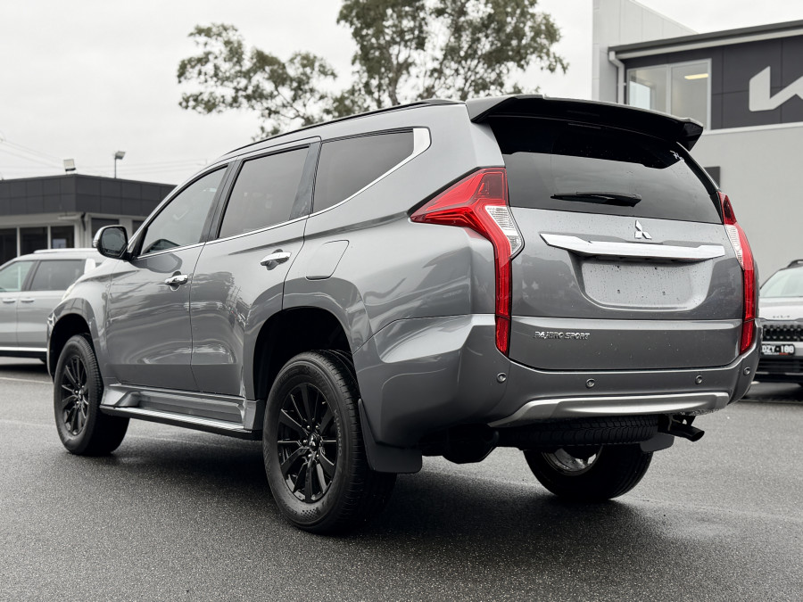 2019 Mitsubishi Pajero Sport QE Black Edition SUV Image 9