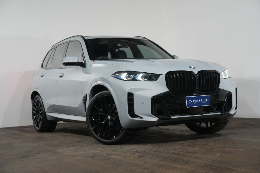 2023 BMW X5 xDrive30d M Sport SUV Image 1