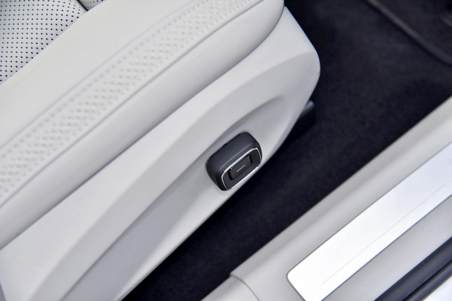 2026 Volvo ES90  Ultra Single Motor Sedan Image 13