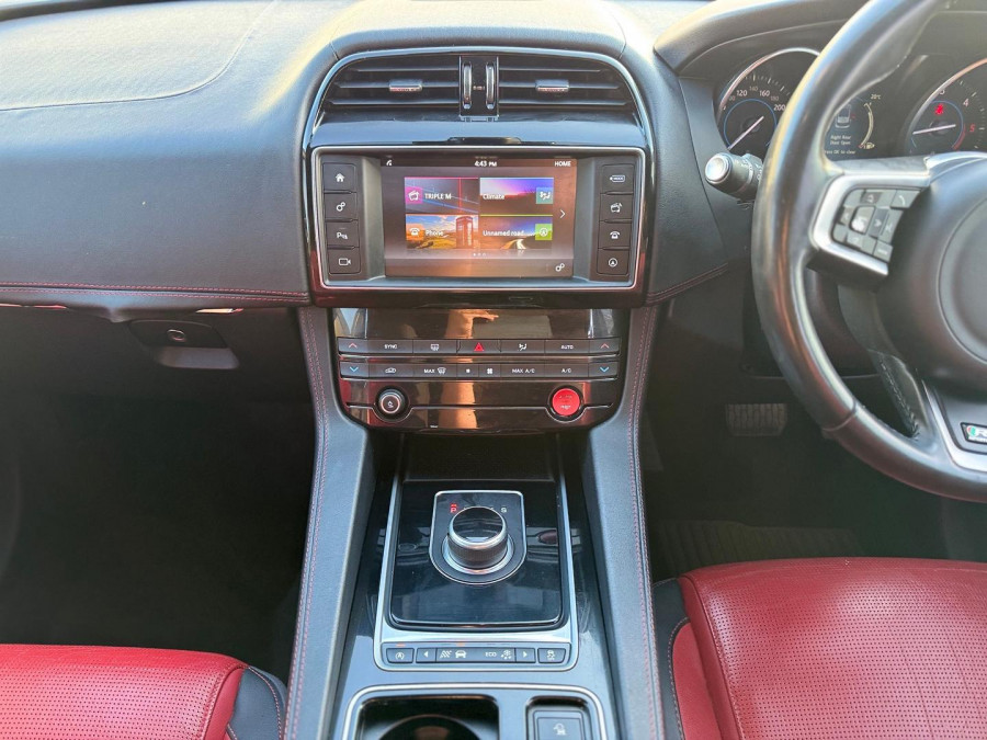 2016 MY17 Jaguar F-PACE X761 20d R-Sport SUV Image 16