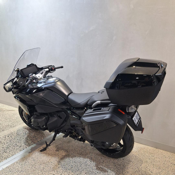 2026 BMW R 1300 RT Triple Black R 1300 image 6
