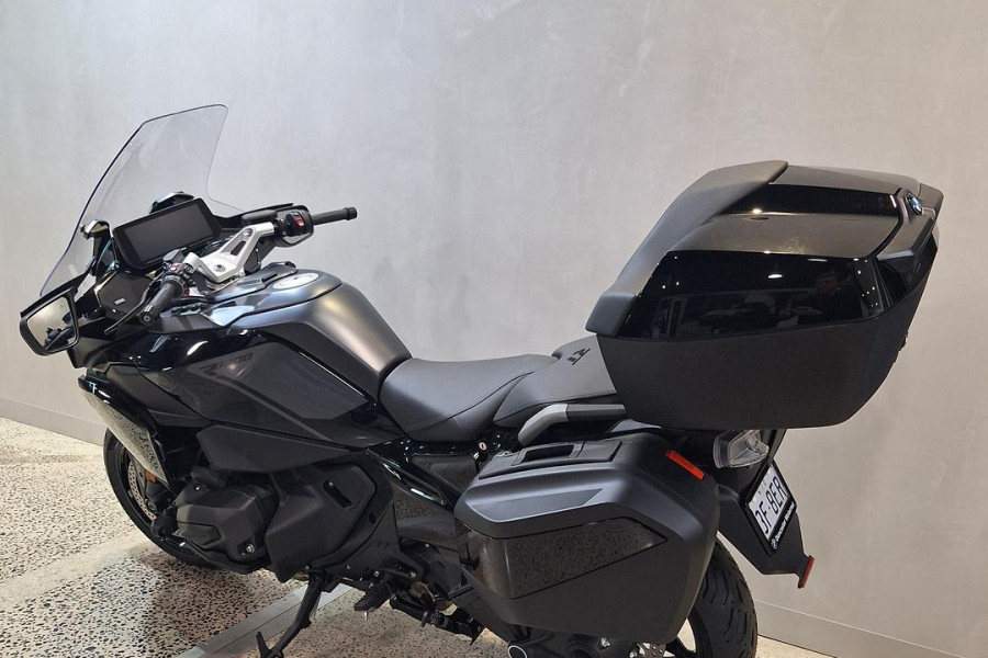 2026 BMW R 1300 RT Triple Black R 1300