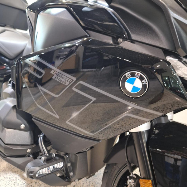 2026 BMW R 1300 RT Triple Black R 1300 image 17