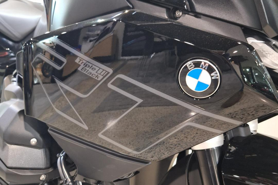 2026 BMW R 1300 RT Triple Black R 1300