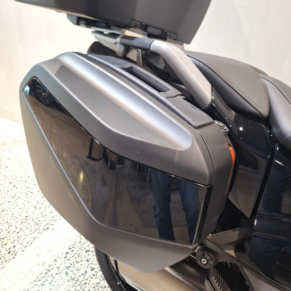 2026 BMW R 1300 RT Triple Black R 1300 image 18
