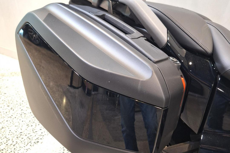 2026 BMW R 1300 RT Triple Black R 1300