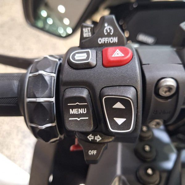 2026 BMW R 1300 RT Triple Black R 1300 image 9