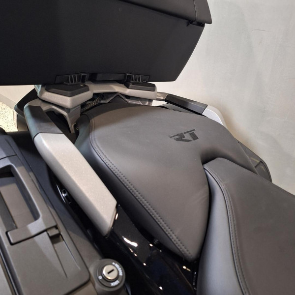 2026 BMW R 1300 RT Triple Black R 1300 image 22