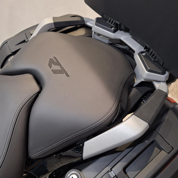 2026 BMW R 1300 RT Triple Black R 1300 image 23
