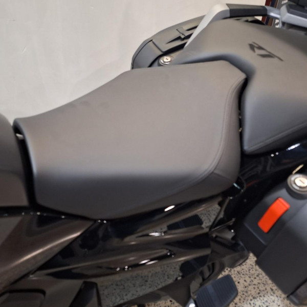 2026 BMW R 1300 RT Triple Black R 1300 image 24