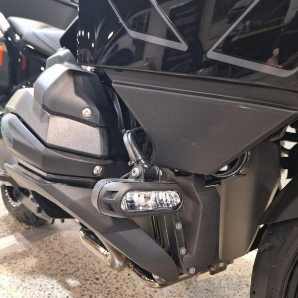 2026 BMW R 1300 RT Triple Black R 1300 image 25