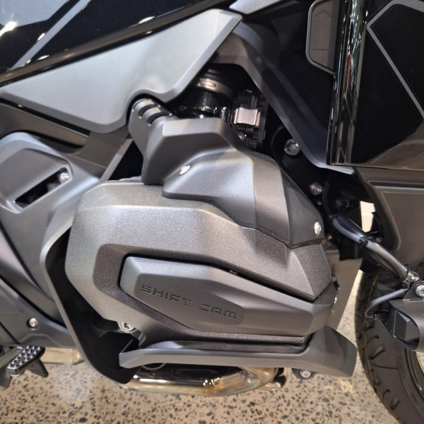 2026 BMW R 1300 RT Triple Black R 1300 image 27