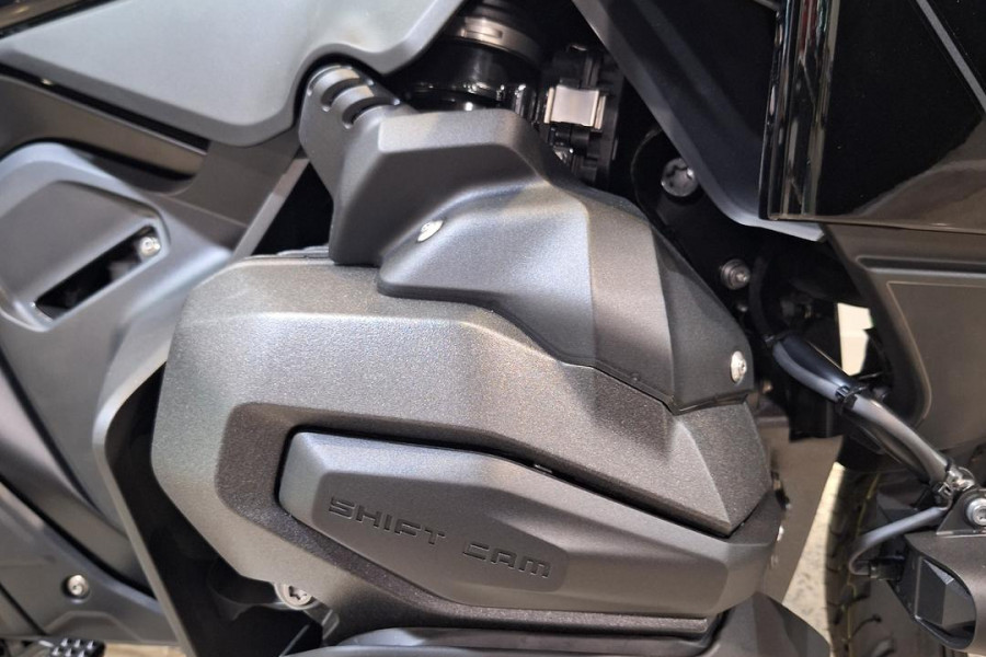 2026 BMW R 1300 RT Triple Black R 1300