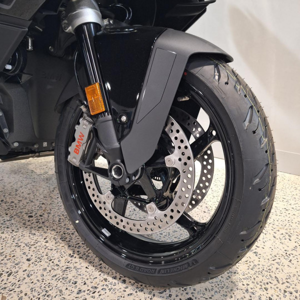 2026 BMW R 1300 RT Triple Black R 1300 image 29