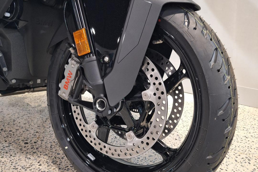 2026 BMW R 1300 RT Triple Black R 1300