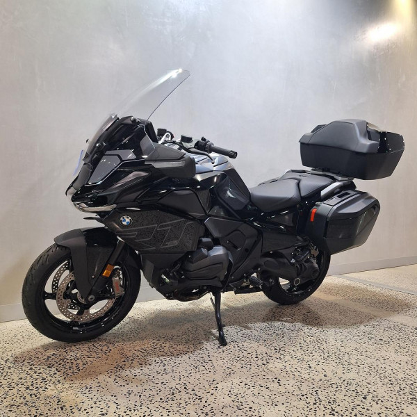 2026 BMW R 1300 RT Triple Black R 1300 image 2