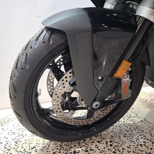 2026 BMW R 1300 RT Triple Black R 1300 image 30
