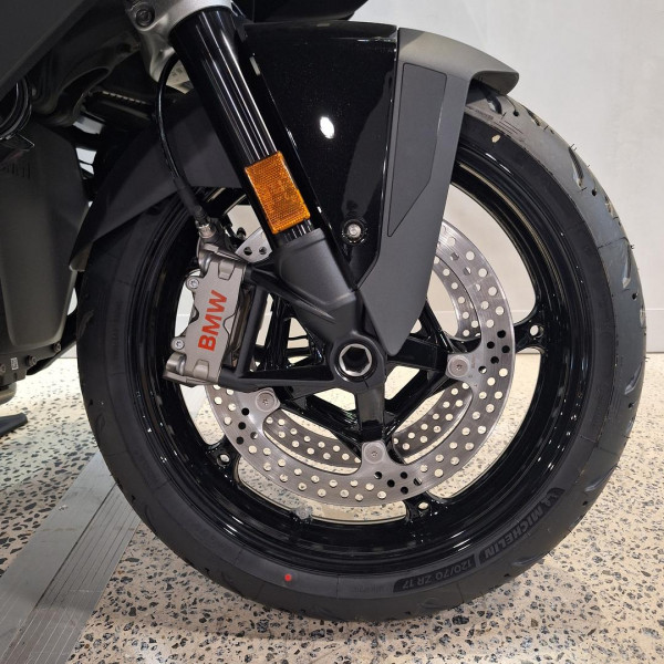 2026 BMW R 1300 RT Triple Black R 1300 image 31