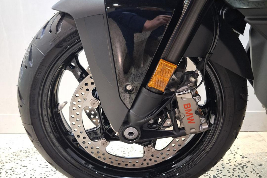 2026 BMW R 1300 RT Triple Black R 1300