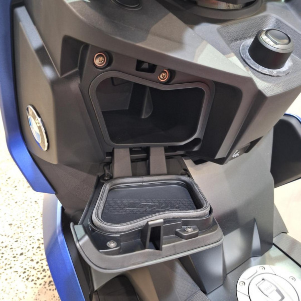 2025 BMW C 400 X ion C 400 image 11