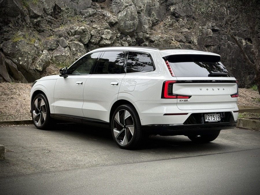 2026 Volvo EX90 No Series Ultra Twin Motor Performance SUV Image 4