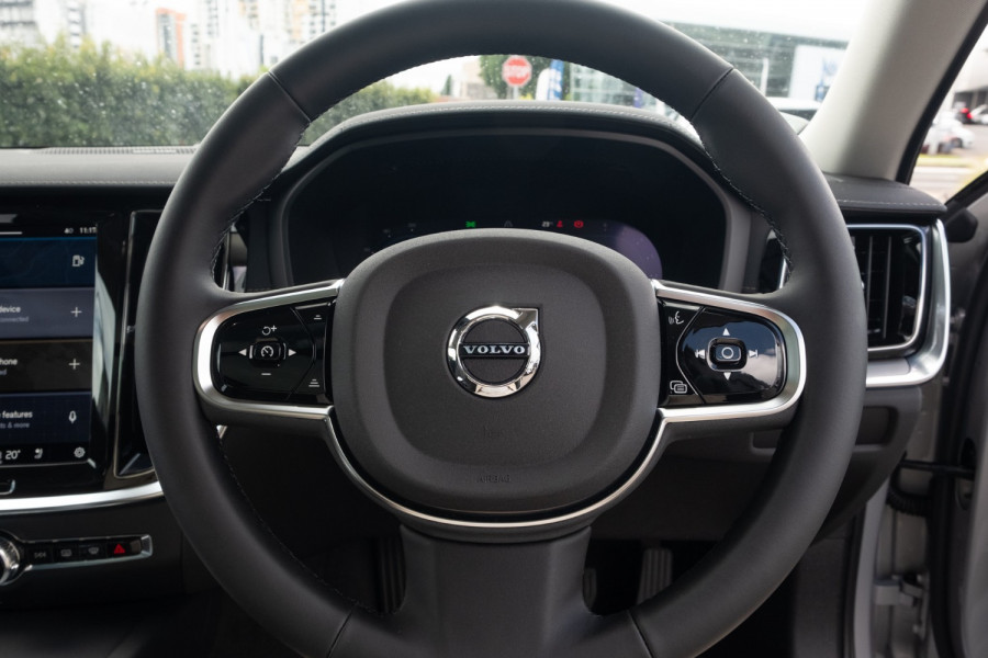 2025 Volvo V60 Cross Country Z Series Ultra B5 Bright Wagon Image 10