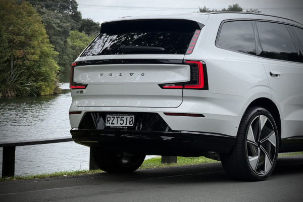 2026 Volvo EX90 No Series Ultra Twin Motor Performance SUV Image 9