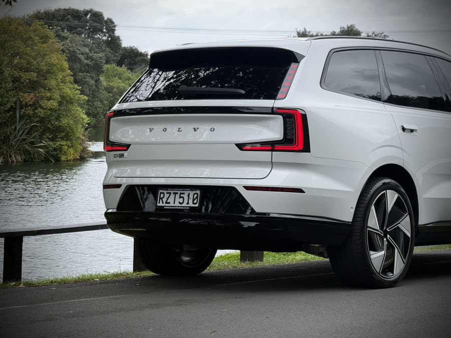 2026 Volvo EX90 No Series Ultra Twin Motor Performance SUV Image 9
