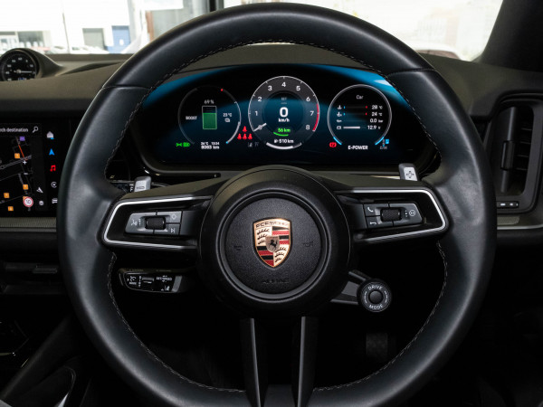 2025 Porsche Cayenne E-Hybrid SUV image 12
